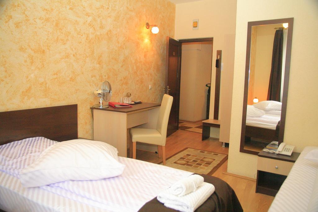 Pension Cleopatra Târgu-Mureş Kamer foto