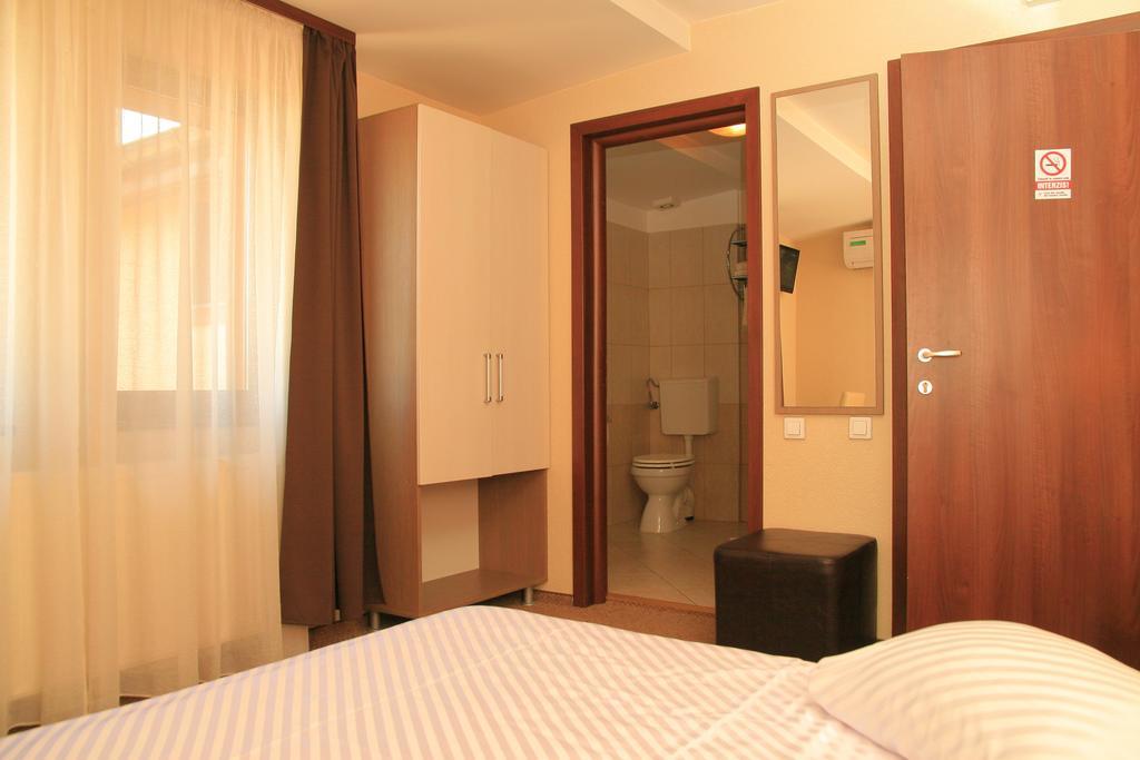 Pension Cleopatra Târgu-Mureş Buitenkant foto