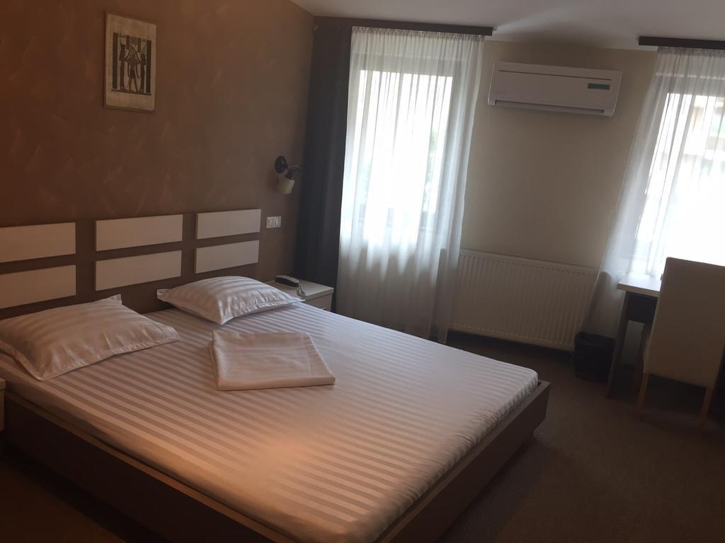 Pension Cleopatra Târgu-Mureş Buitenkant foto